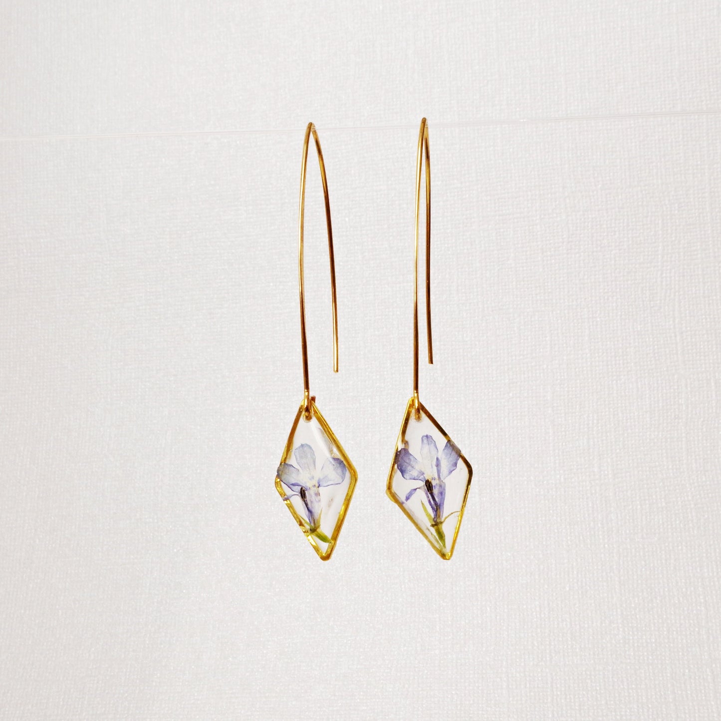 Pressed Flower Earrings , Real Flower en resin Jewelry , Gold Long dangle earrings , Christmas Unique Gifts for her ,