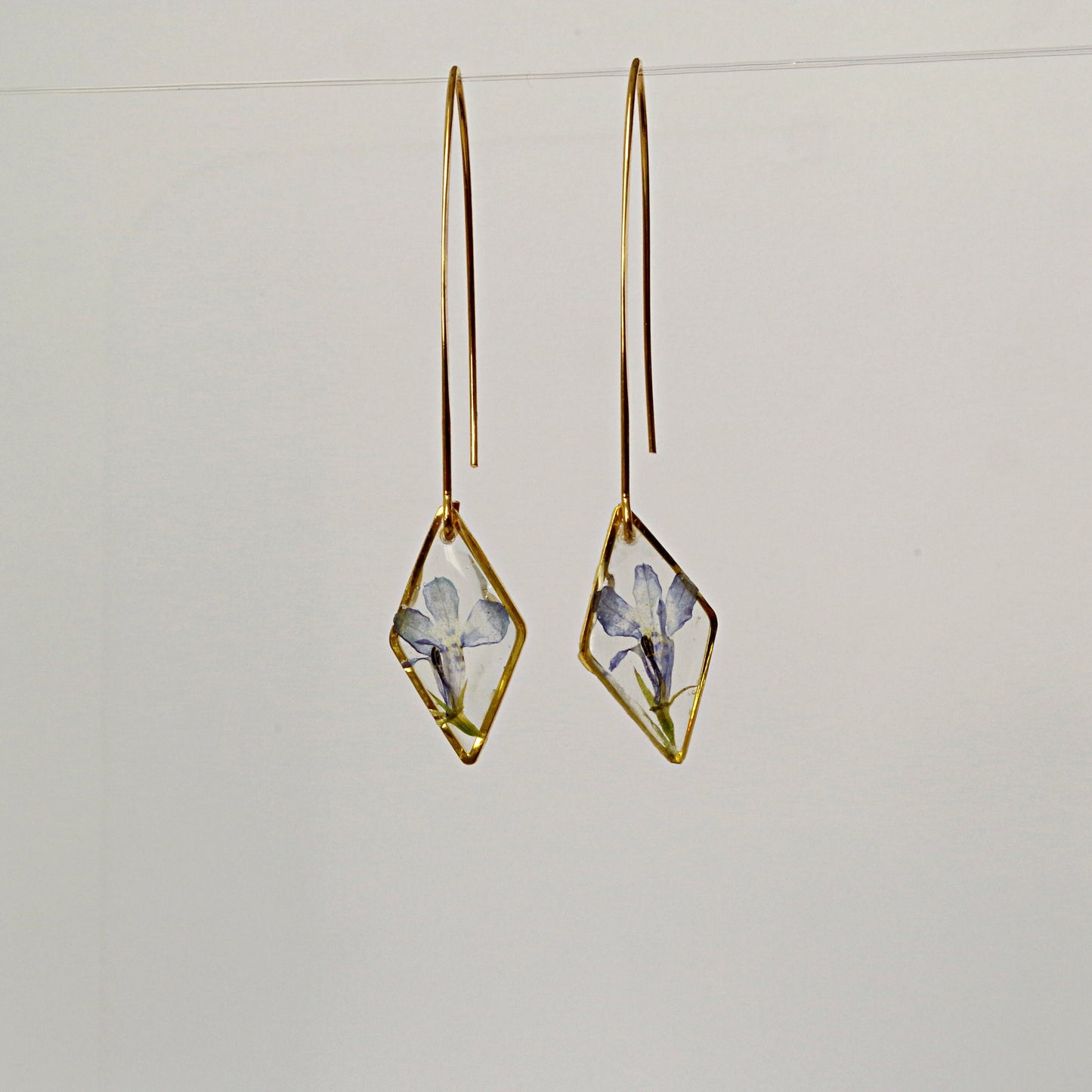 Pressed Flower Earrings , Real Flower en resin Jewelry , Gold Long dangle earrings , Christmas Unique Gifts for her ,