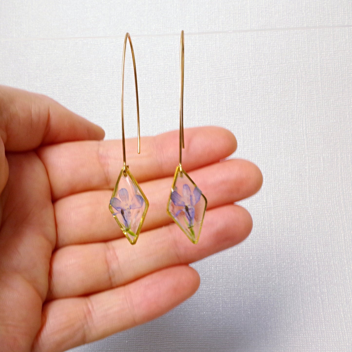 Pressed Flower Earrings , Real Flower en resin Jewelry , Gold Long dangle earrings , Christmas Unique Gifts for her ,