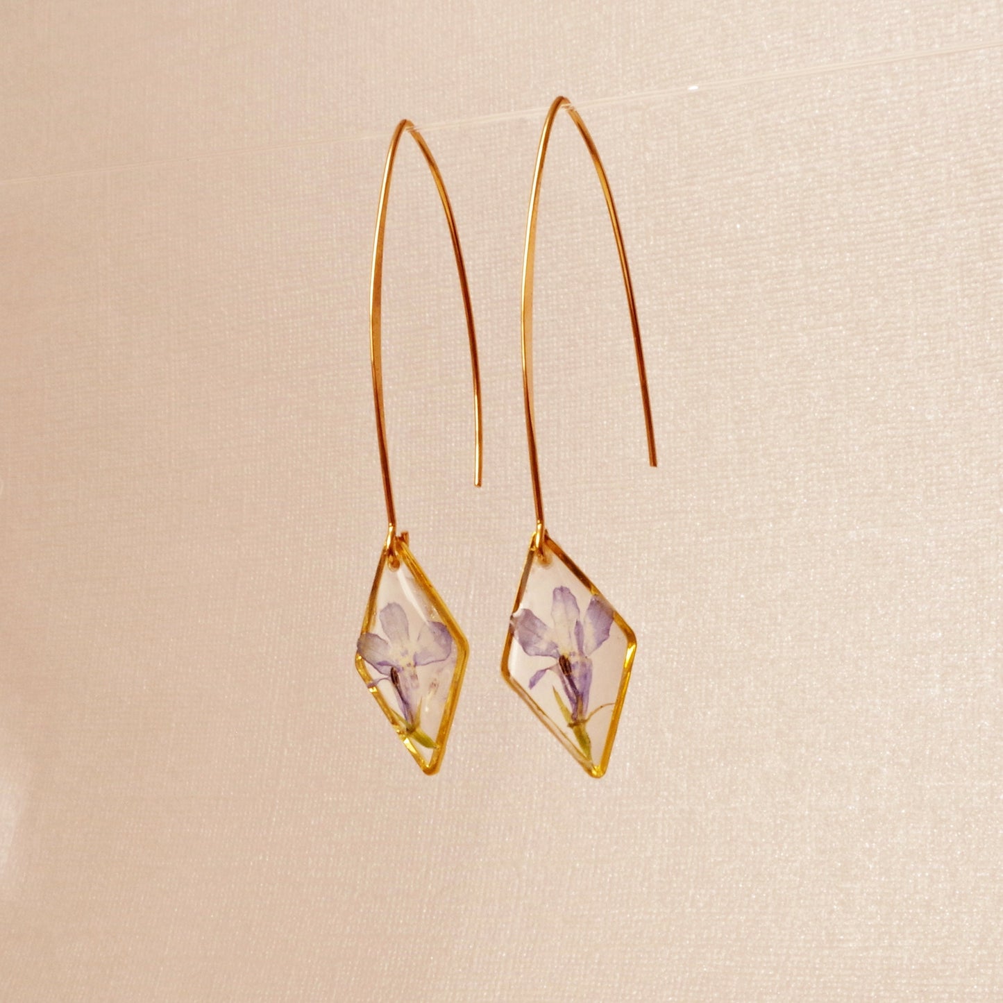 Pressed Flower Earrings , Real Flower en resin Jewelry , Gold Long dangle earrings , Christmas Unique Gifts for her ,