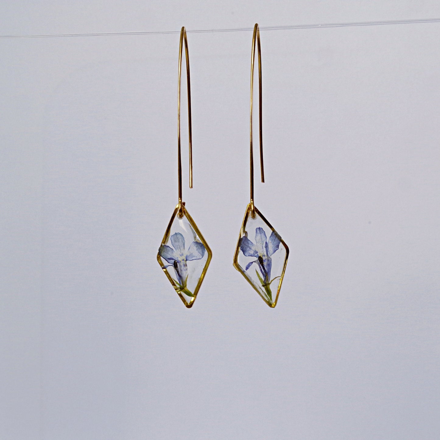 Pressed Flower Earrings , Real Flower en resin Jewelry , Gold Long dangle earrings , Christmas Unique Gifts for her ,