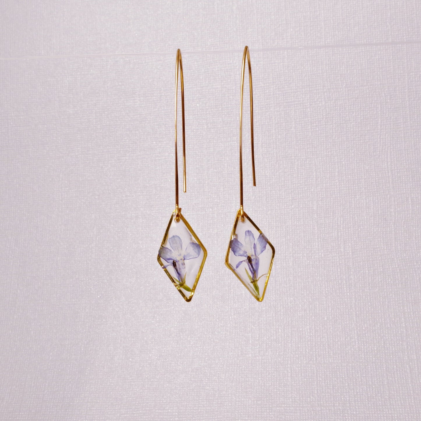 Pressed Flower Earrings , Real Flower en resin Jewelry , Gold Long dangle earrings , Christmas Unique Gifts for her ,