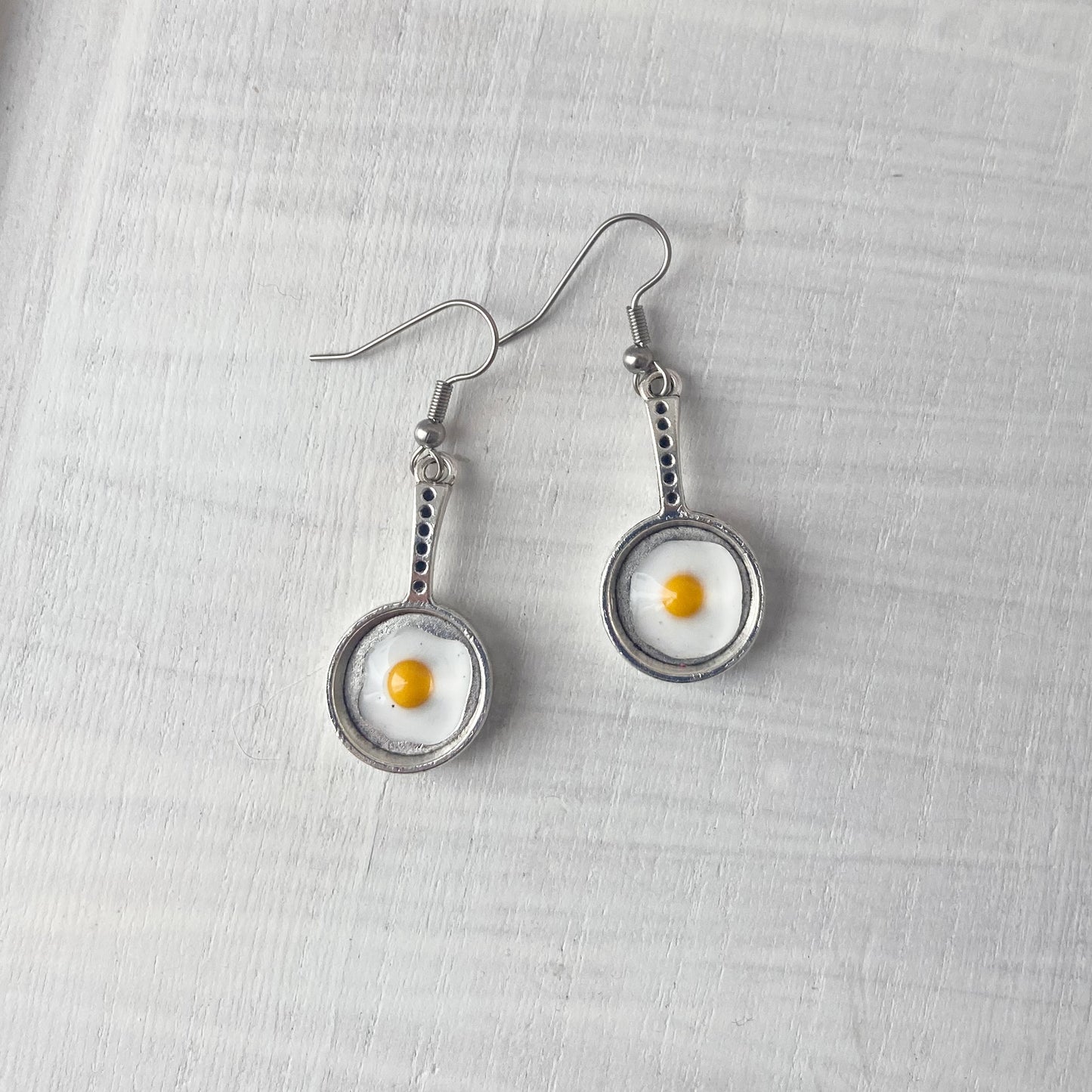 Fried egg charm earrings Frying Pan jewelry Kitchen appliances Miniature Food Frying Pan gift for Mom Wife Breakfast