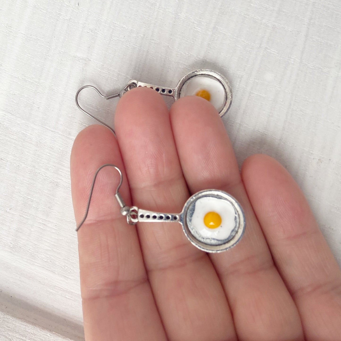 Fried egg charm earrings Frying Pan jewelry Kitchen appliances Miniature Food Frying Pan gift for Mom Wife Breakfast