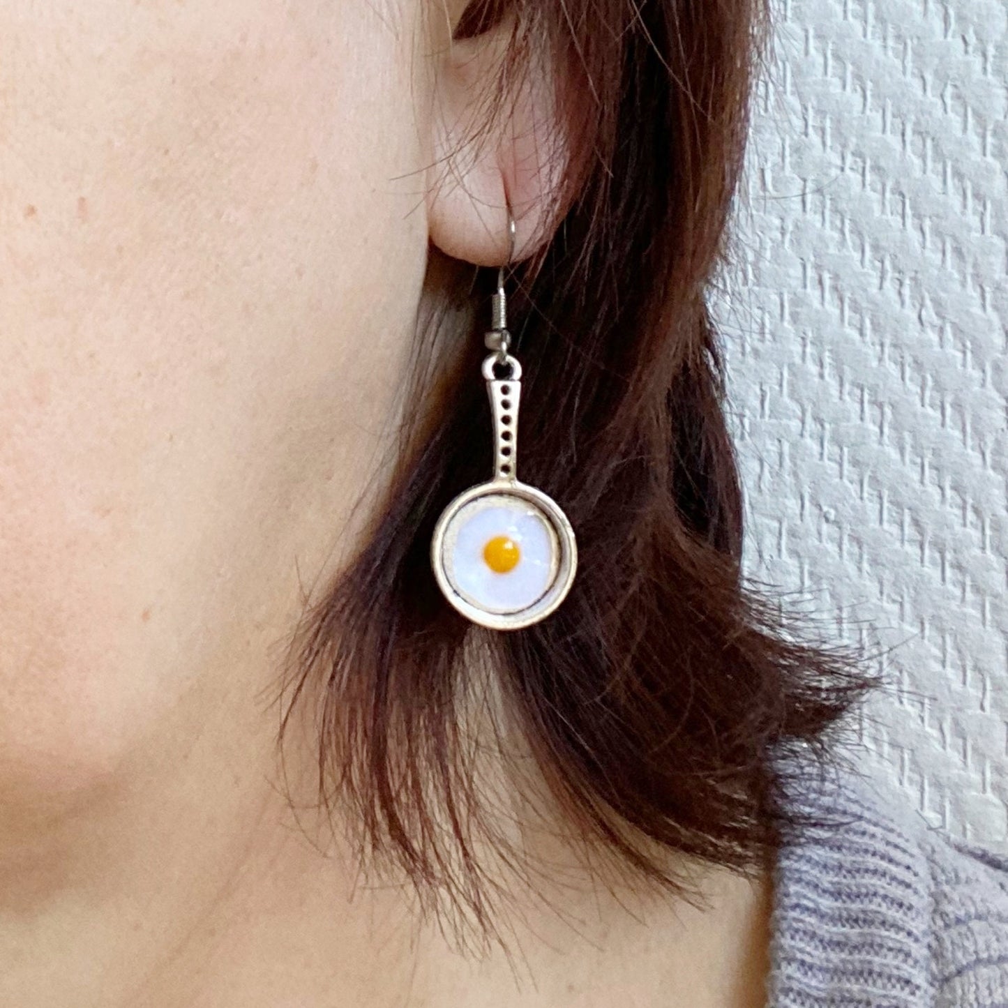 Fried egg charm earrings Frying Pan jewelry Kitchen appliances Miniature Food Frying Pan gift for Mom Wife Breakfast