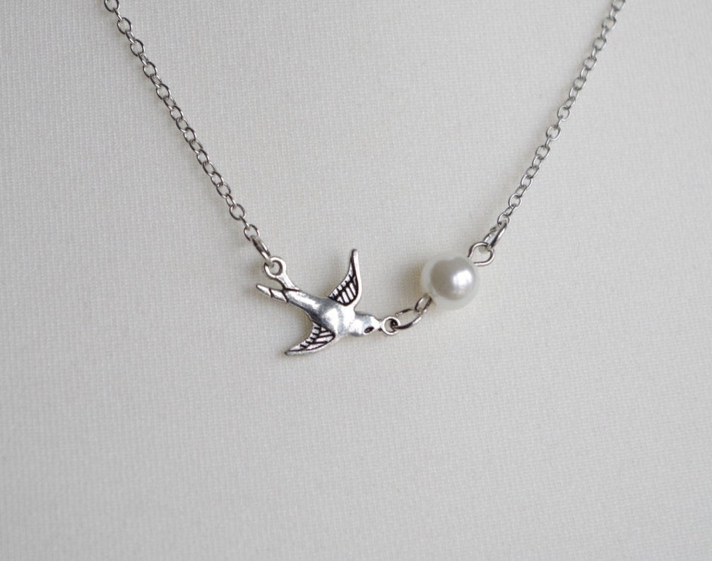Sparrow necklace Pearl jewelry Simple necklace Bird necklace Christmas gift for her Mothers day gift for women Bridesmaids gift for Grandma