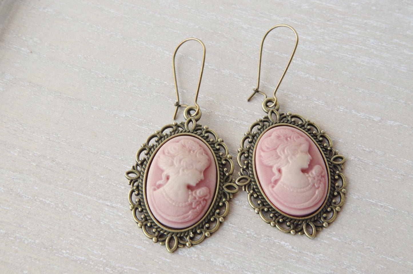 Boucles d’oreilles portrait femme vintage en bronze