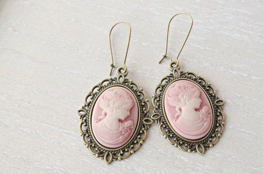 Boucles d’oreilles portrait femme vintage en bronze