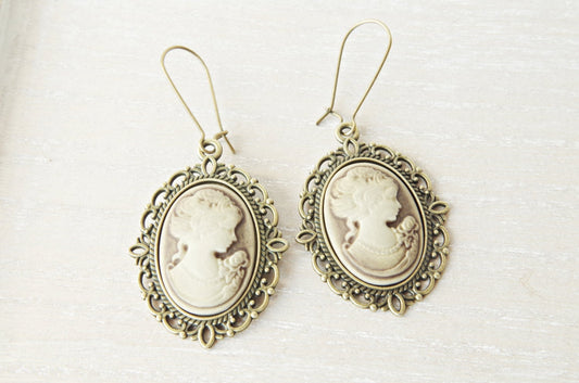 Boucles d’oreilles camée bronze avec monture bronze style victorien