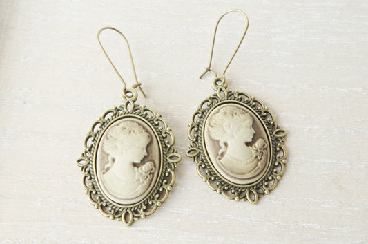 Boucles d’Oreilles Camée Bronze  Inspirées de l’Époque Victorienne