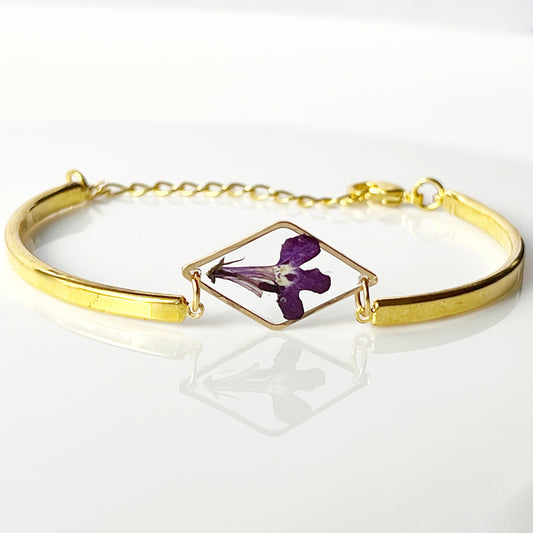 Gold bracelet with lobelia purple in resin Terrarium real flower jewelry Mothers day gift for mom Botanical adjustable bracelet for women
