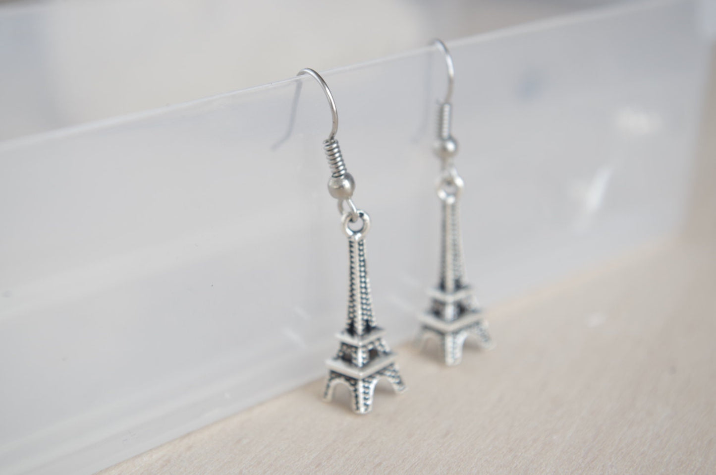 Boucles d'Oreilles Tour Eiffel a Paris  – Élégance Parisienne Pendentif Vintage